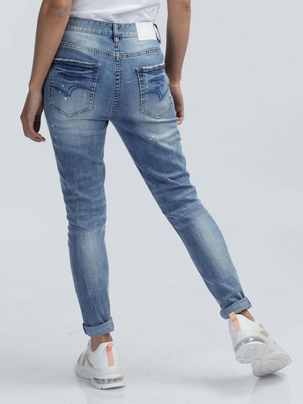 ג’ינס בויפרנד MONA במראה יוזד