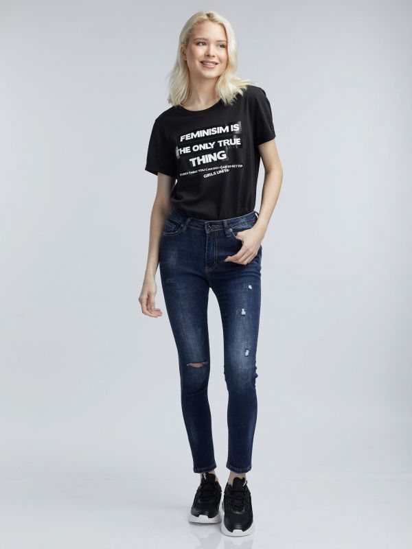 ג’ינס סקיני נמוך עם קרעים