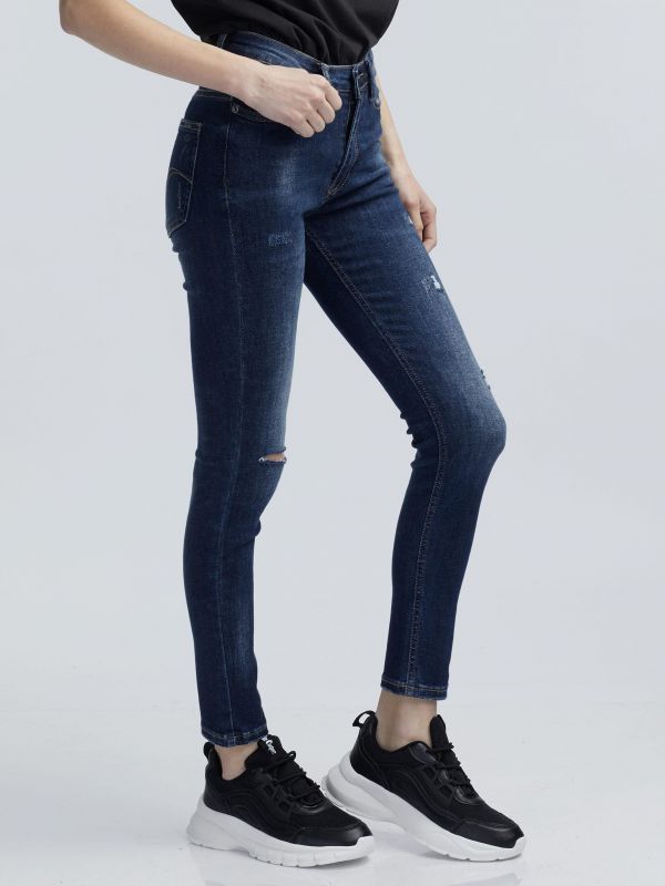 ג’ינס סקיני נמוך עם קרעים