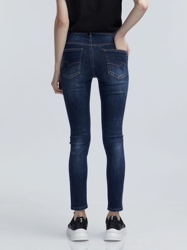 ג’ינס סקיני נמוך עם קרעים