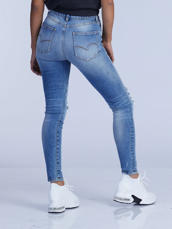 ג’ינס בגזרה מדויקת לנשים