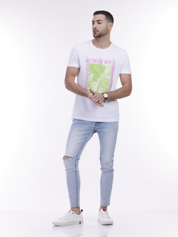 ג’ינס סקיני עם שפשופים