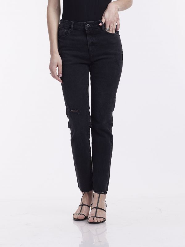 ג’ינס קלאסי סיומת גזורה