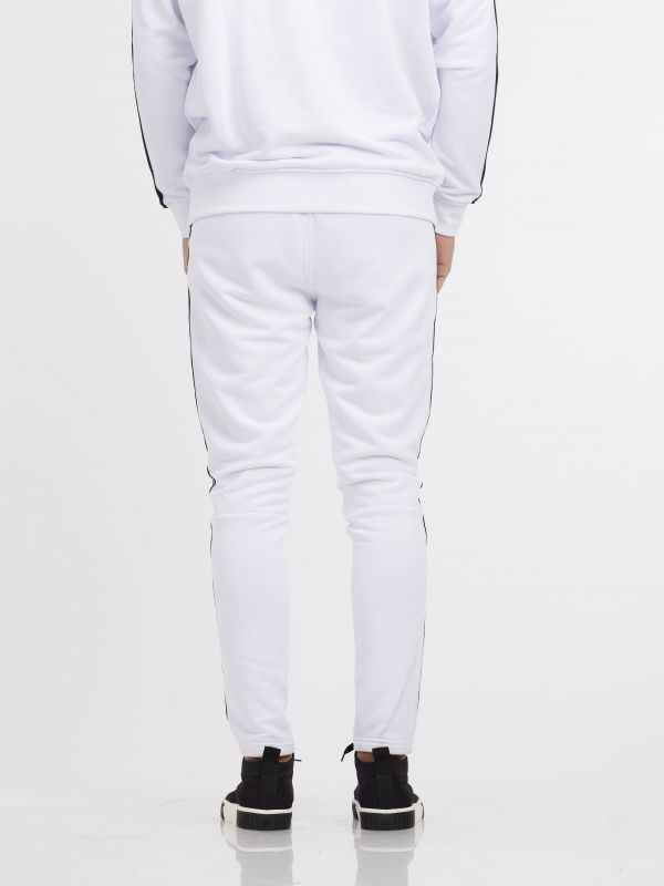 מכנסי טרנינג עם פס צידי