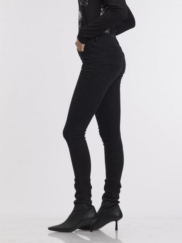 ג’ינס שחור קלאסי