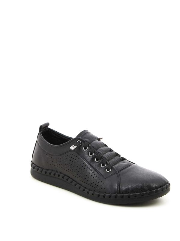 נעלי סניקרס קלאסיות