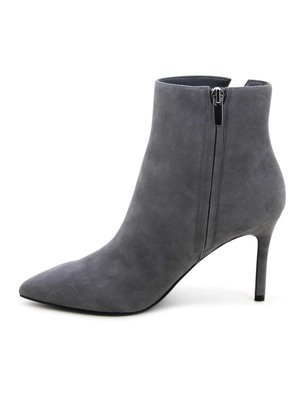 מגפוני סטילטו שפיציים לנשים