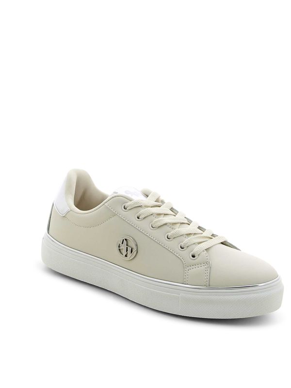 סניקרס אופנתיות עם לוגו רקום JADE