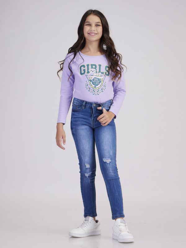 ג’ינס כחול עם קרעים