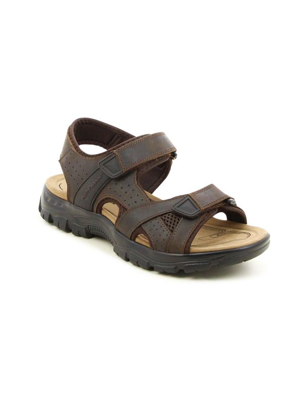 סנדלים עם רצועות וסקוצ’ים