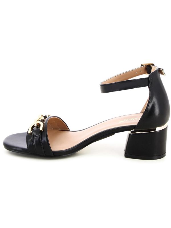 סנדלי עקב אופנתיים לנשים