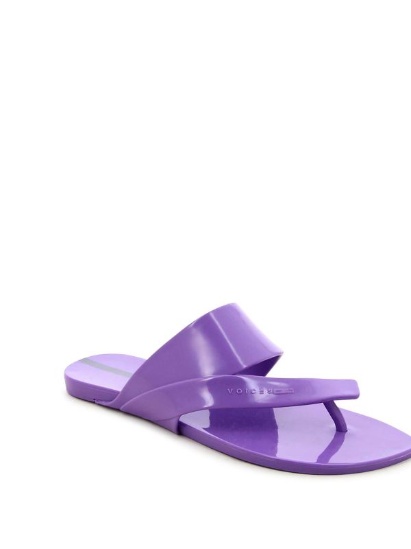 כפכפי אצבע שטוחים מעוצבים