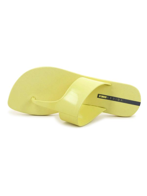 כפכפי אצבע שטוחים ואופנתיים