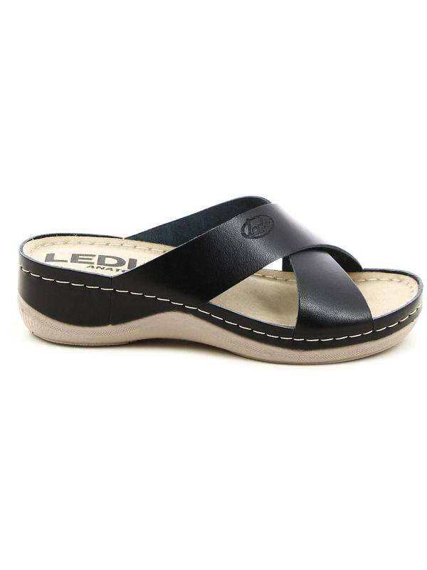 כפכפי פלטפורמה עם רצועות מוצלבות