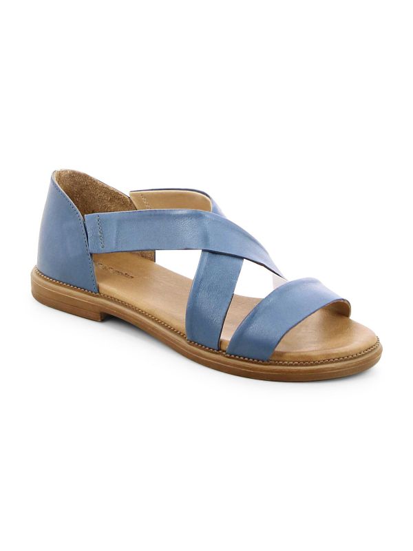 סנדלים עם רצועות מוצלבות