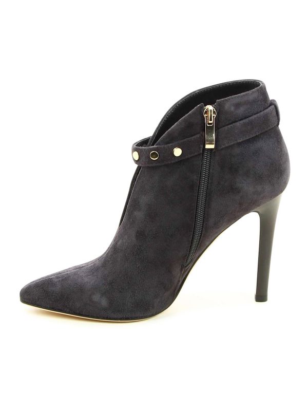 מגפוני עקב עם רצועה מעוצבת