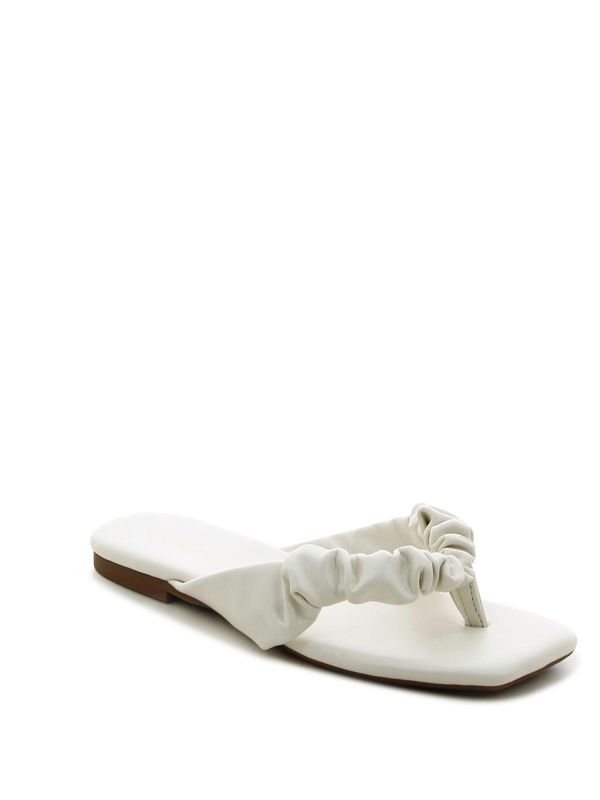 כפכפים עם רצועות מכווצות