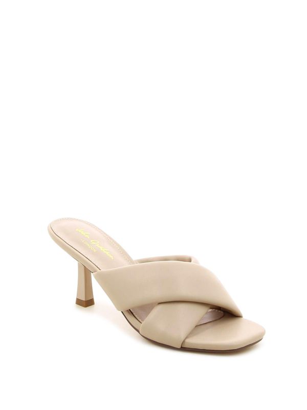 כפכפי עקב מעוצבים  ALAIA