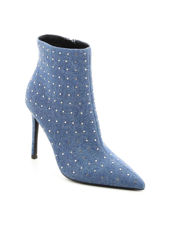 מגפוני עקב עם ניטים