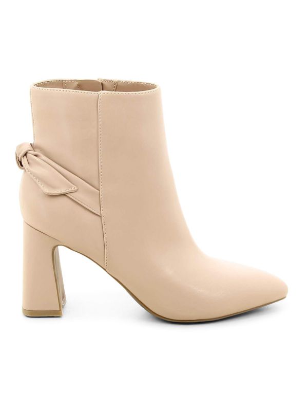 מגפוני נשים עם פפיון