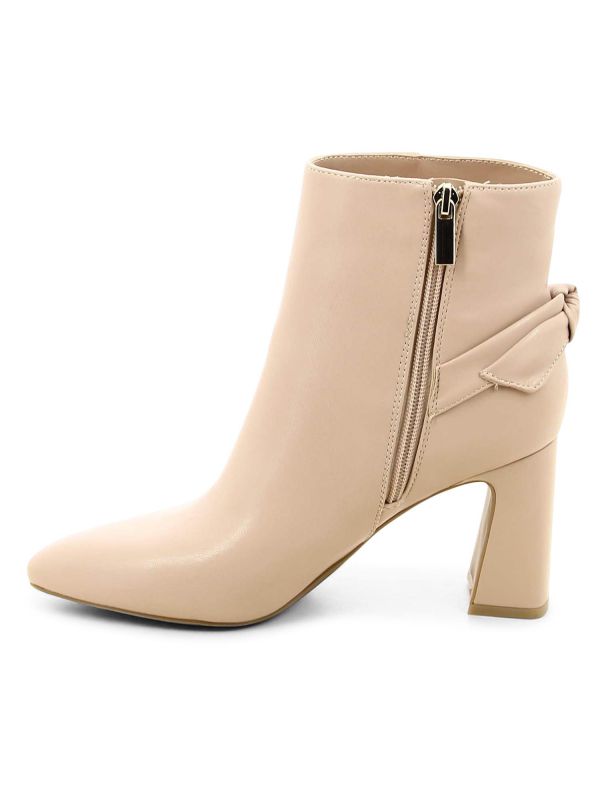 מגפוני נשים עם פפיון