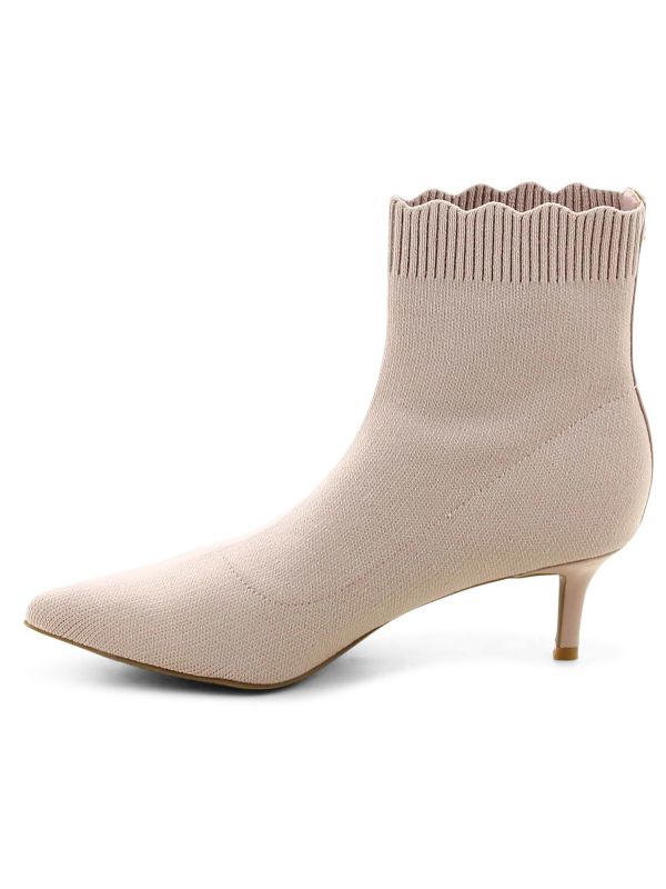 מגפוני גרב לנשים עם עקב דק