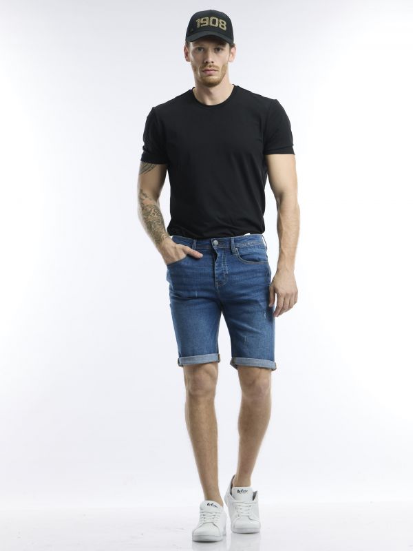 ג’ינס קצר כחול עם קיפול בסיומת