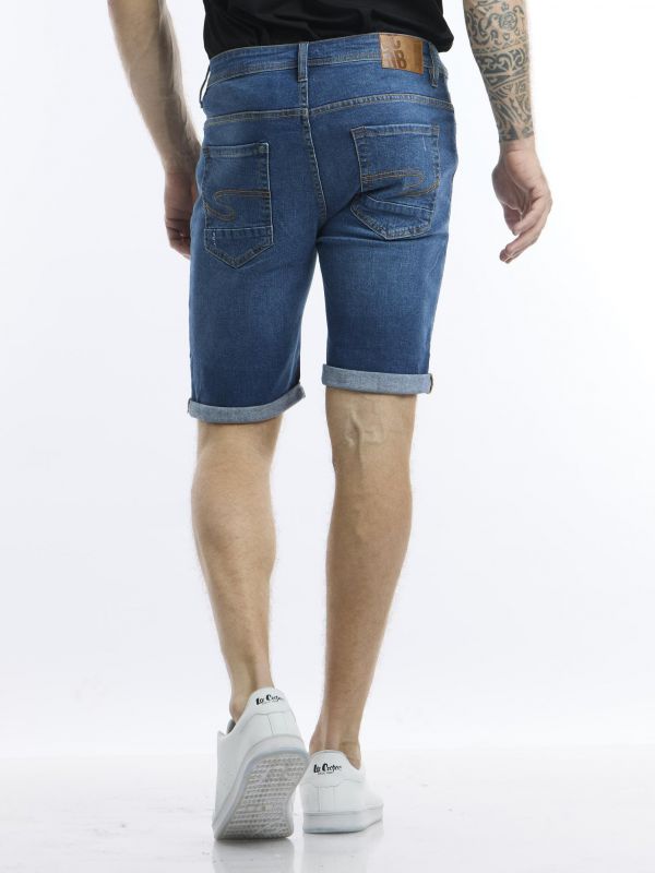 ג’ינס קצר כחול עם קיפול בסיומת