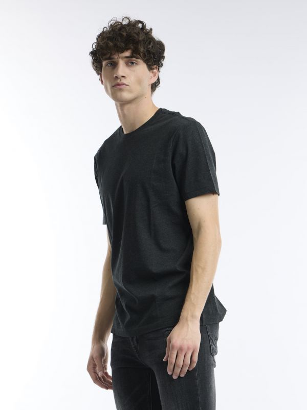 חולצת טי קז’ואלית חלקה