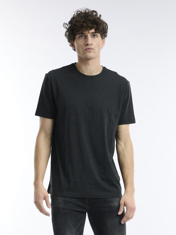 חולצת טי קז’ואלית חלקה