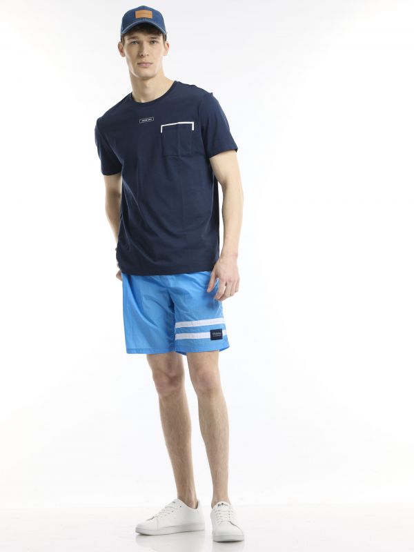 חולצת טי קז’ואלית עם כיס