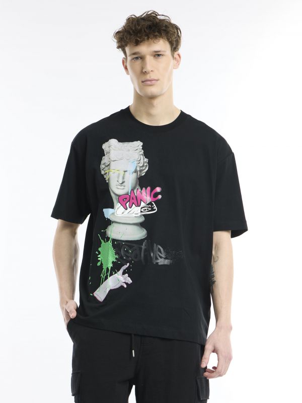 חולצת טי עם הדפס גרפיטי מעוצב