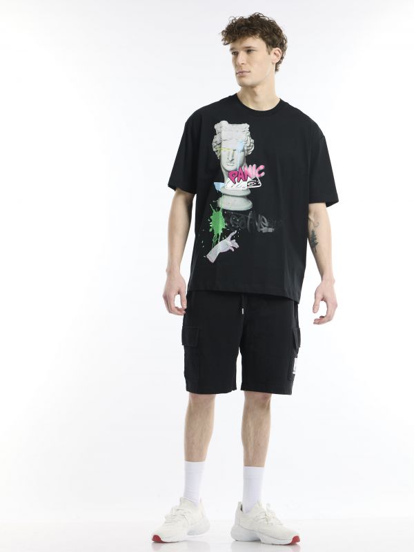 חולצת טי עם הדפס גרפיטי מעוצב