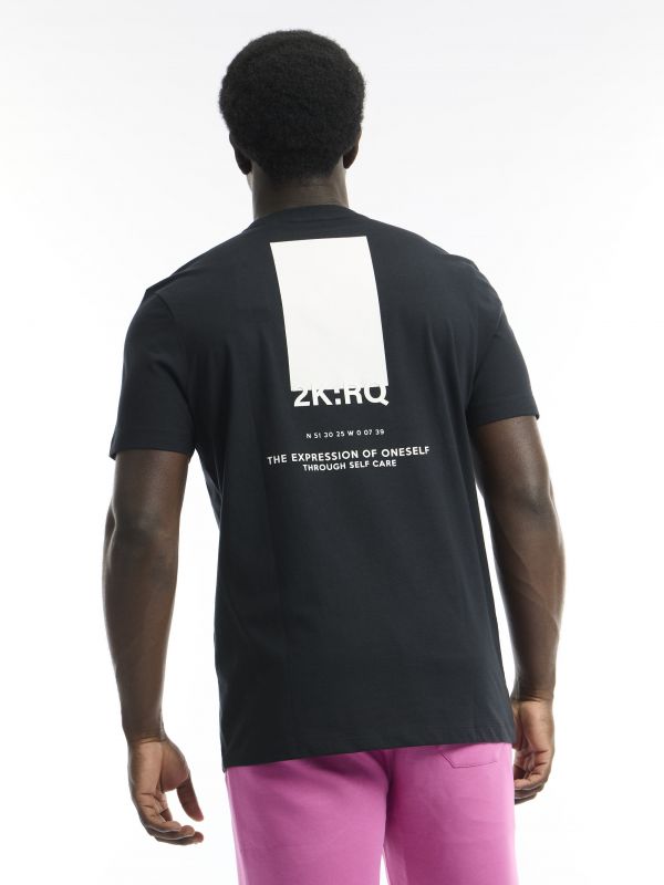 טי שירט עם הדפס אחורי