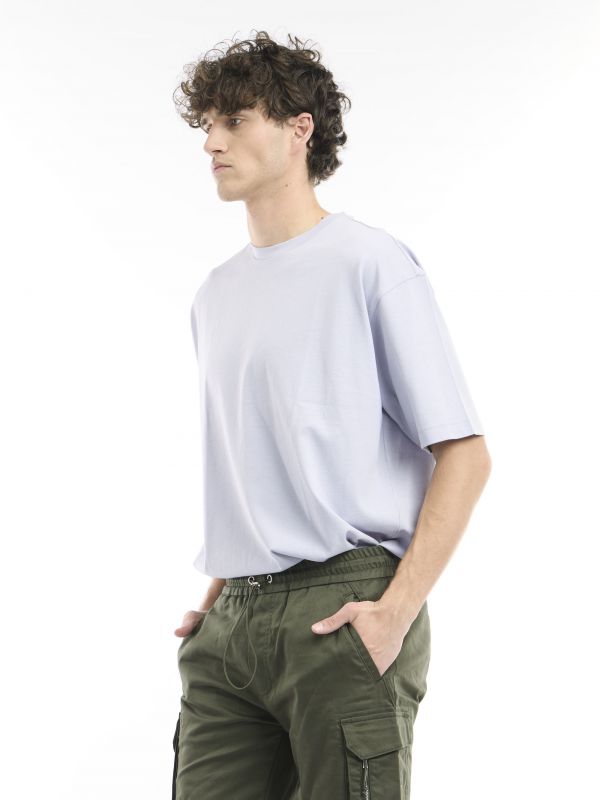 חולצת טי קז’ואלית עם הדפס עגול אחורי