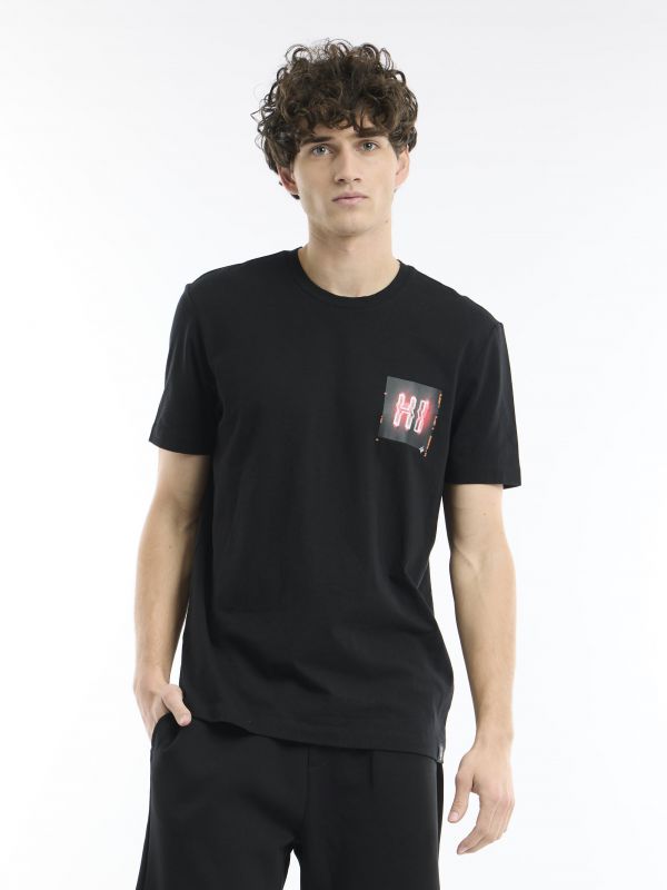 טי שירט קצרה עם הדפס אחורי