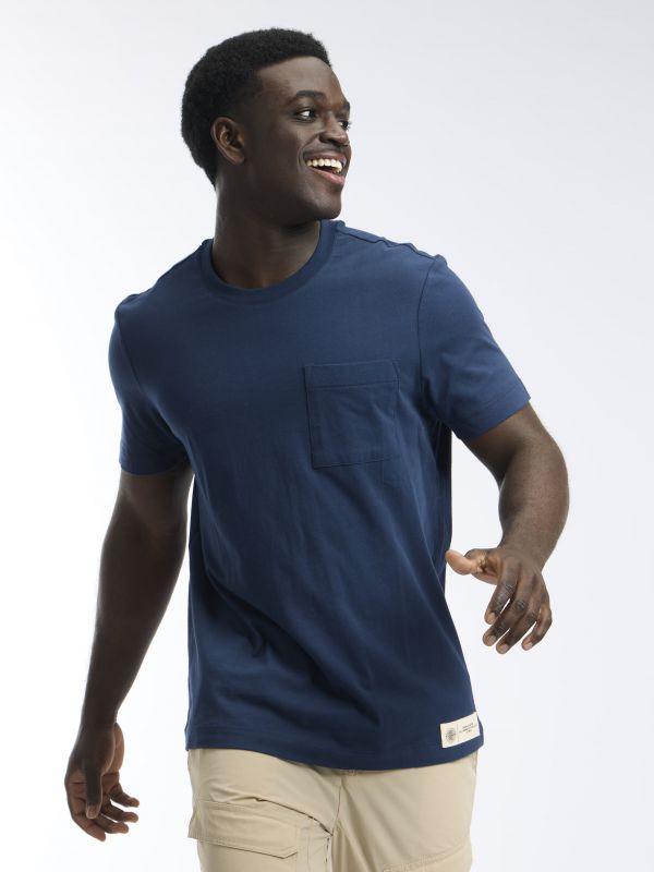 טי שירט עם כיס והדפס אחורי EPIC STILLNES