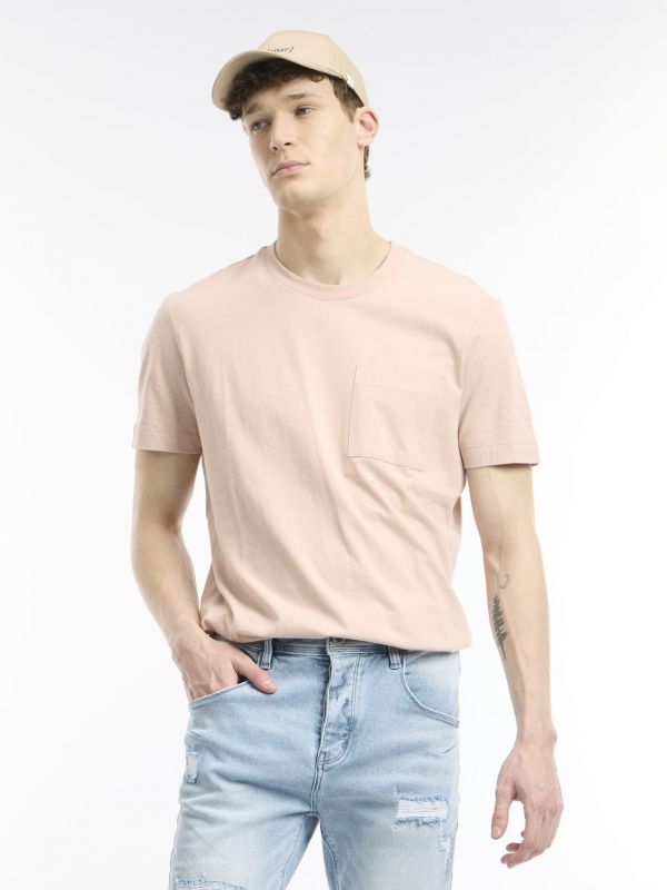 טי שירט עם כיס והדפס אחורי EPIC STILLNES