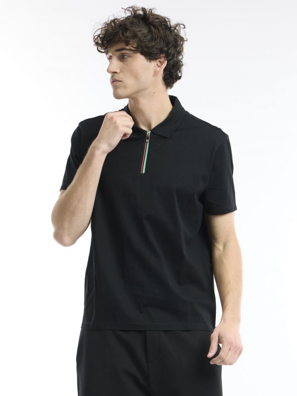 חולצת פולו קצרה עם רוכסן