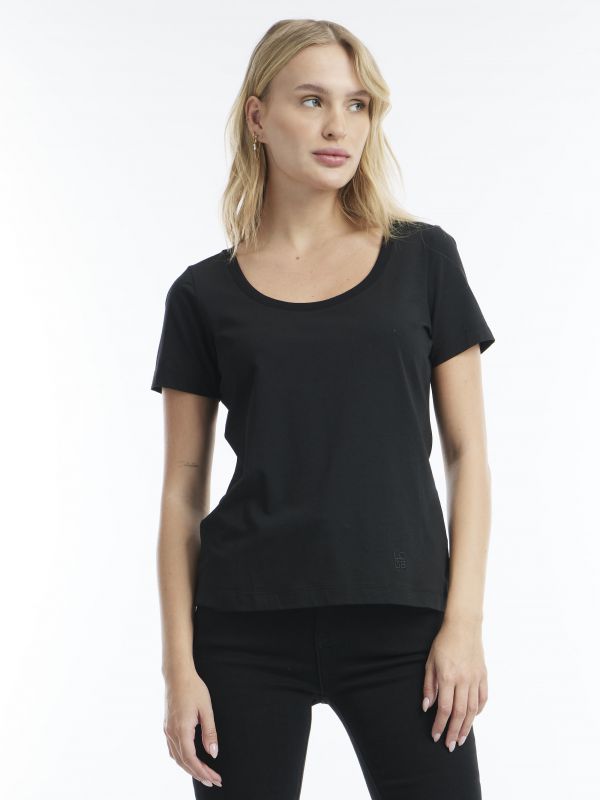 חולצת בייסיק קצרה