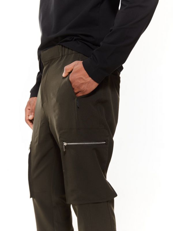 מכנסי ניילון מעוצבים לגבר