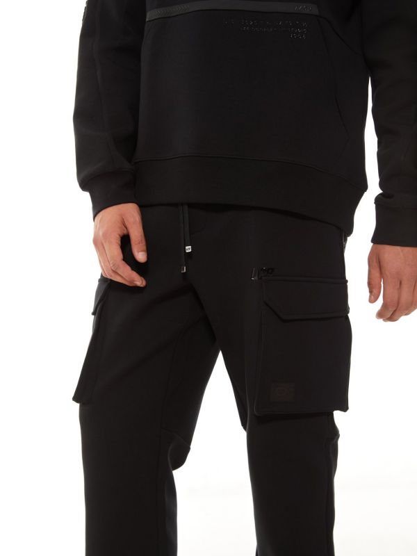 מכנסי קארגו עם כיסים מעוצבים