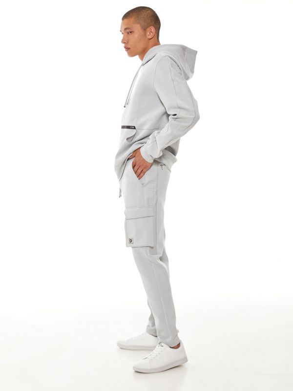 מכנסי קארגו עם כיסים מעוצבים