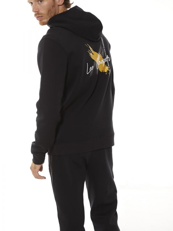 קפוצ’ון עם הדפס על החזה