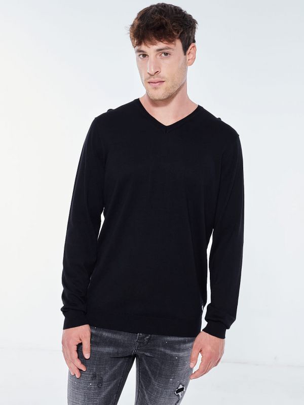 סריג עם צווארון וי