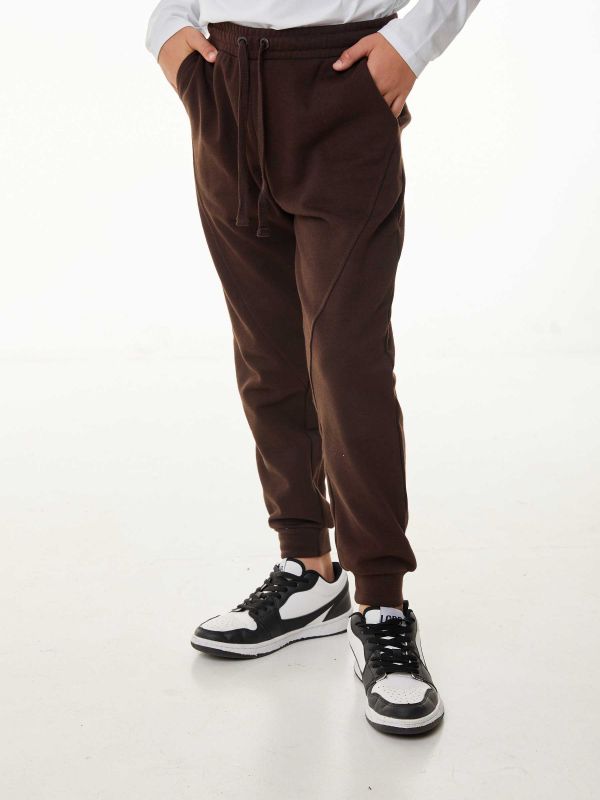 מכנסי פוטר עם חתכים מעוצבים