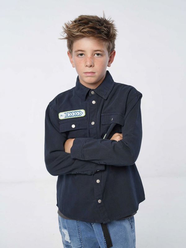 חולצה מכופתרת מעוצבת