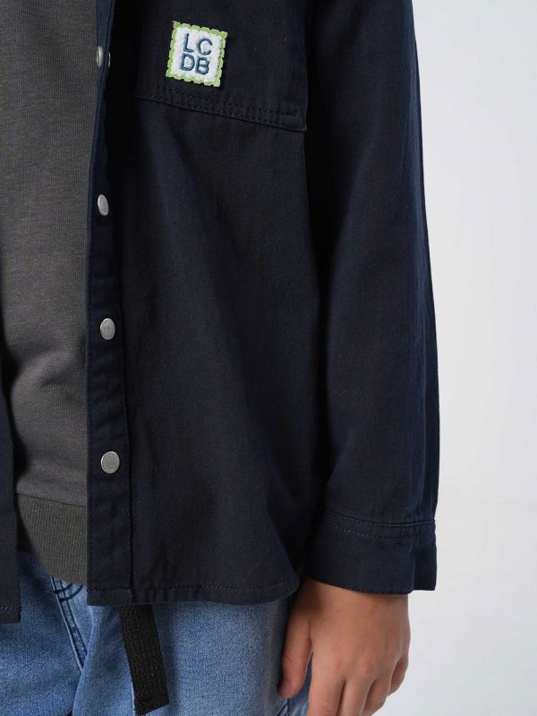 חולצה מכופתרת מעוצבת