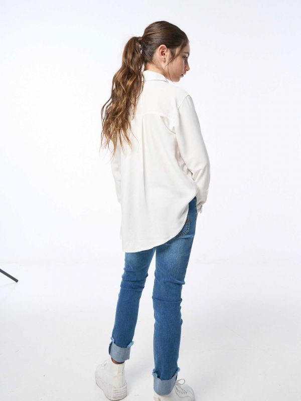 ג’ינס כחול מקופל בתחתית