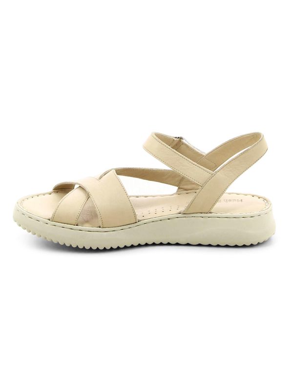 סנדלים קז’ואליים עם רצועות מוצלבות לנשים